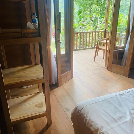 Uma D'Nyuh Homestay Singaraja  Exterior photo