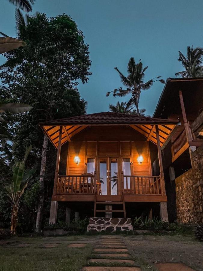 Uma D'Nyuh Homestay Singaraja  Exterior photo