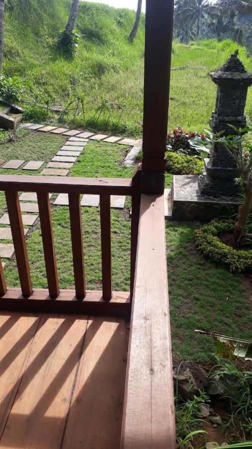 Uma D'Nyuh Homestay Singaraja  Exterior photo