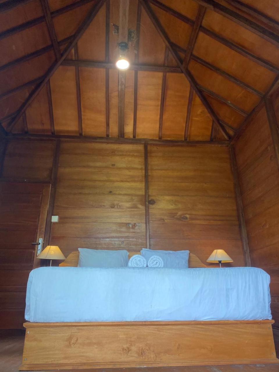 Uma D'Nyuh Homestay Singaraja  Exterior photo