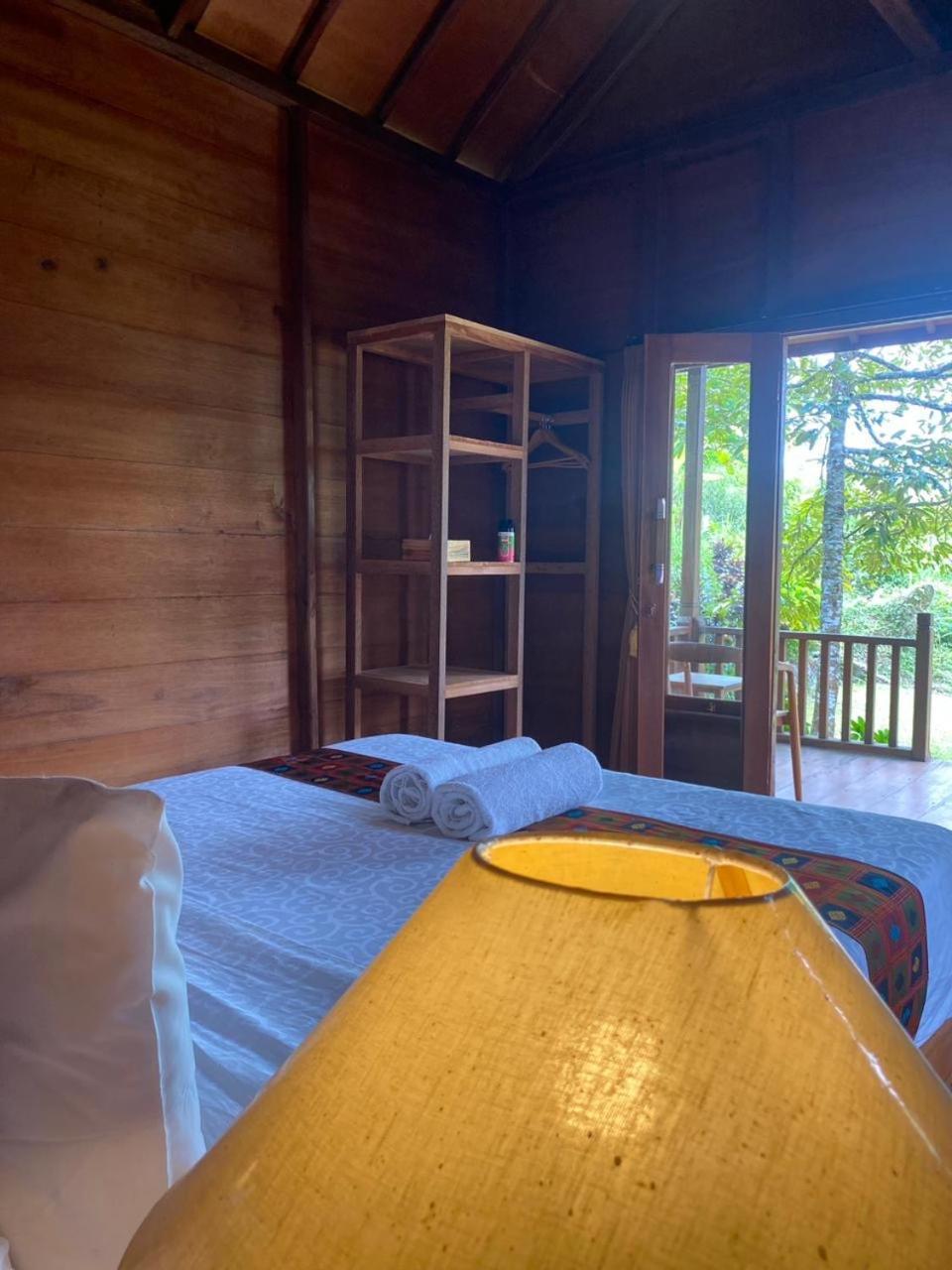 Uma D'Nyuh Homestay Singaraja  Exterior photo