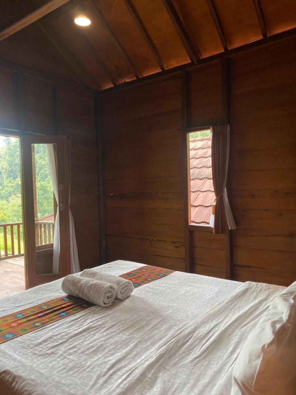 Uma D'Nyuh Homestay Singaraja  Exterior photo